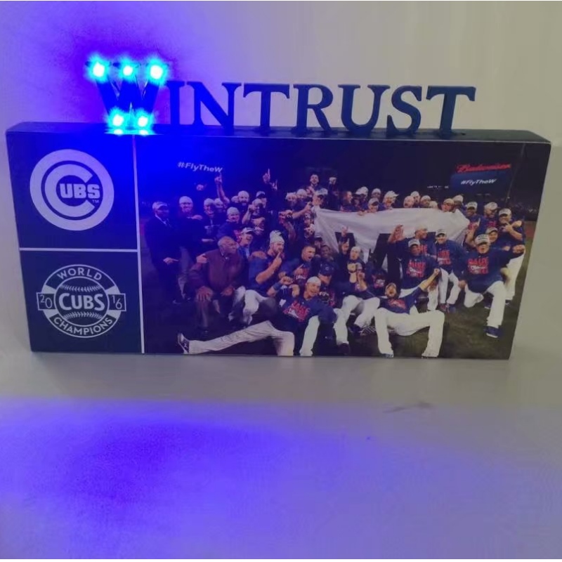 Video Board Wooden Cubs Wintrust z lampami LED